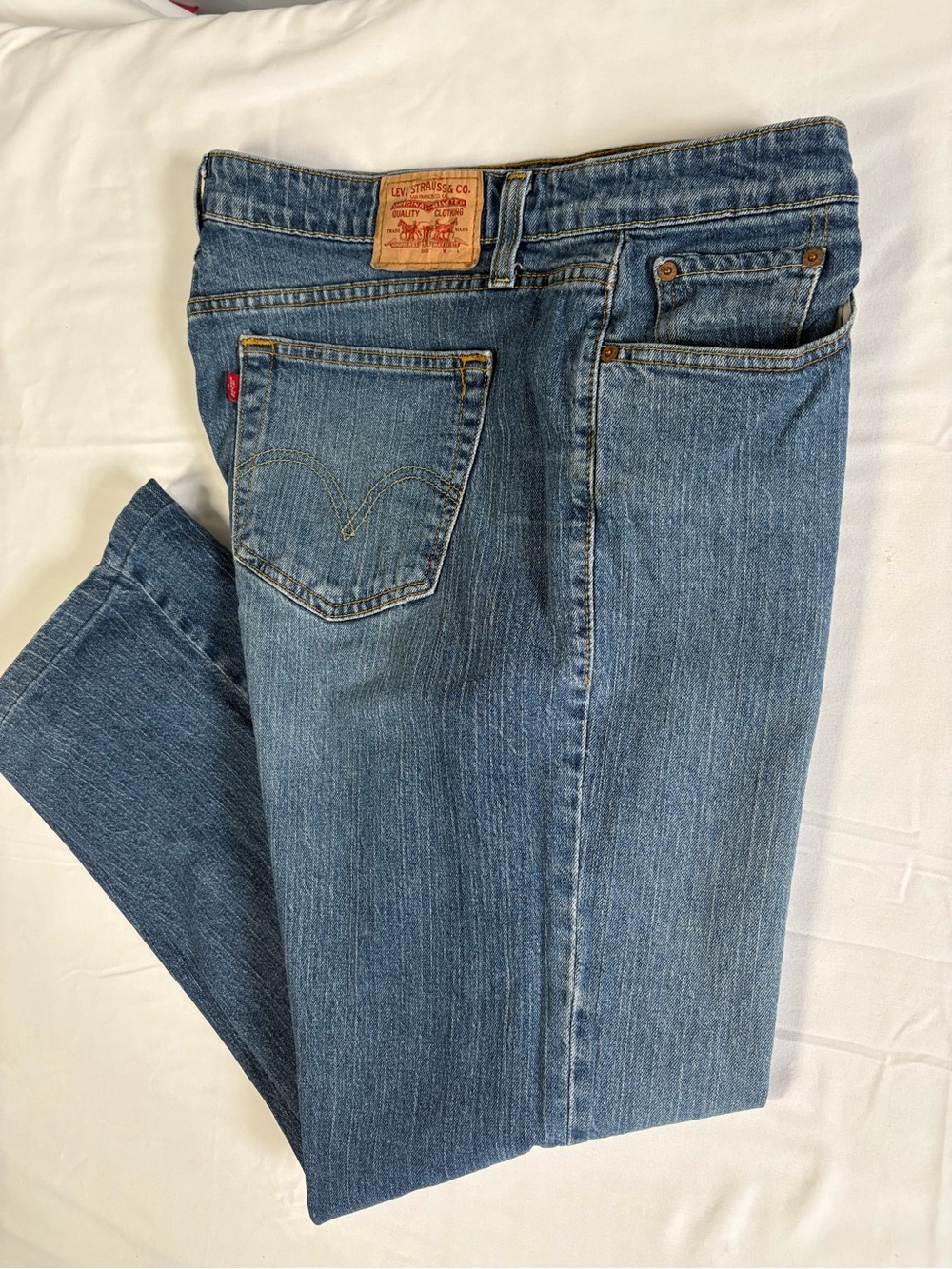 Levi's Men's Medium Blue Straight Leg Jeans Size 20. M